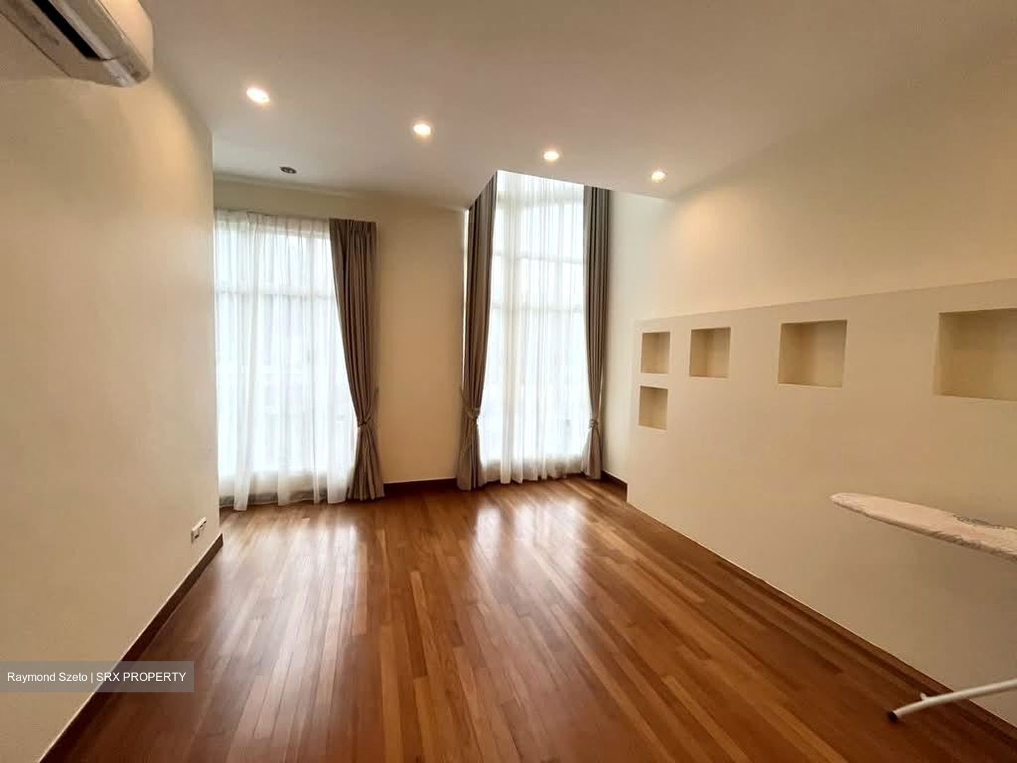 Kingsville (D10), Semi-Detached #582525821